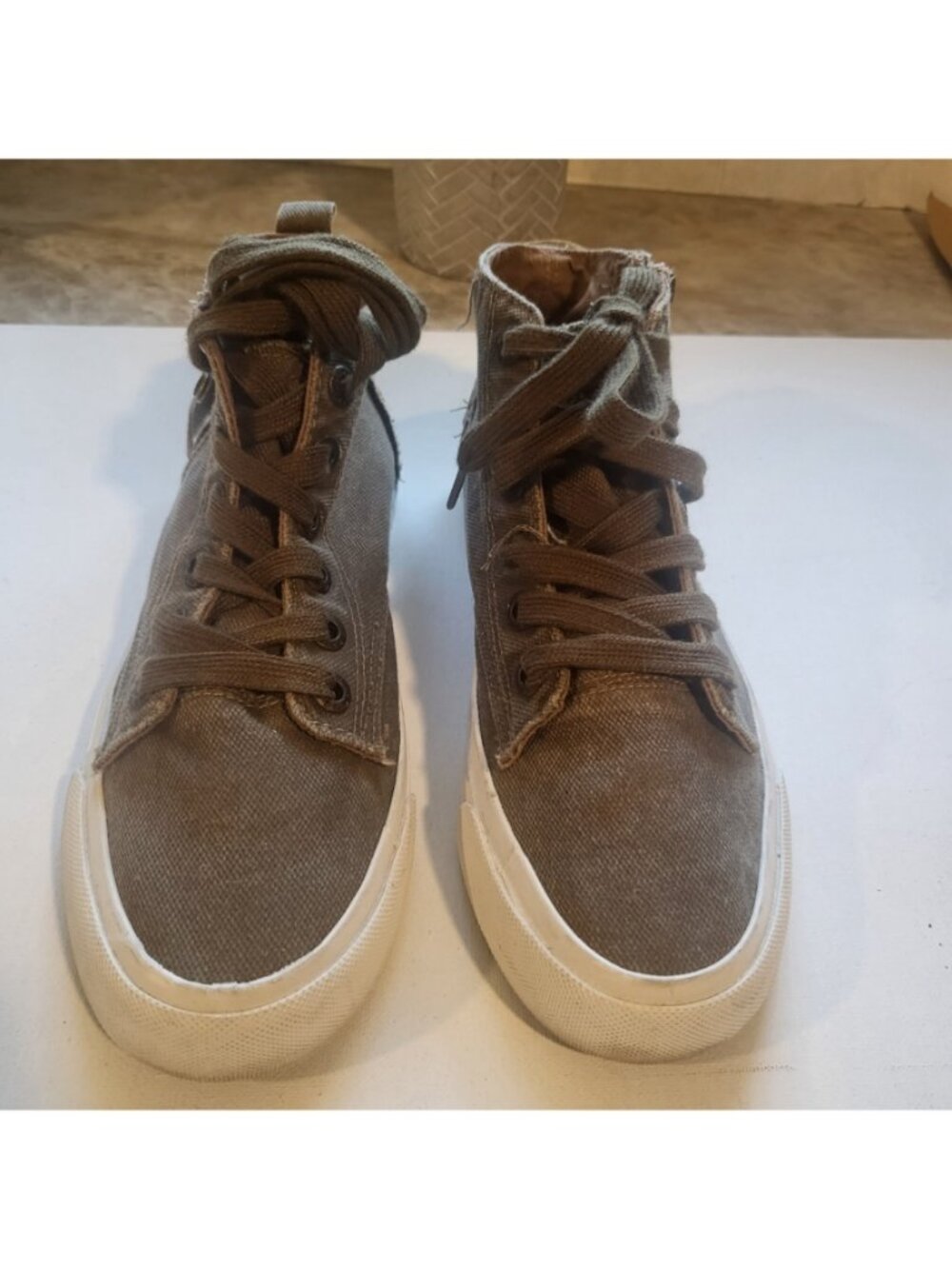 Yoki Blowfish malibu  size 8